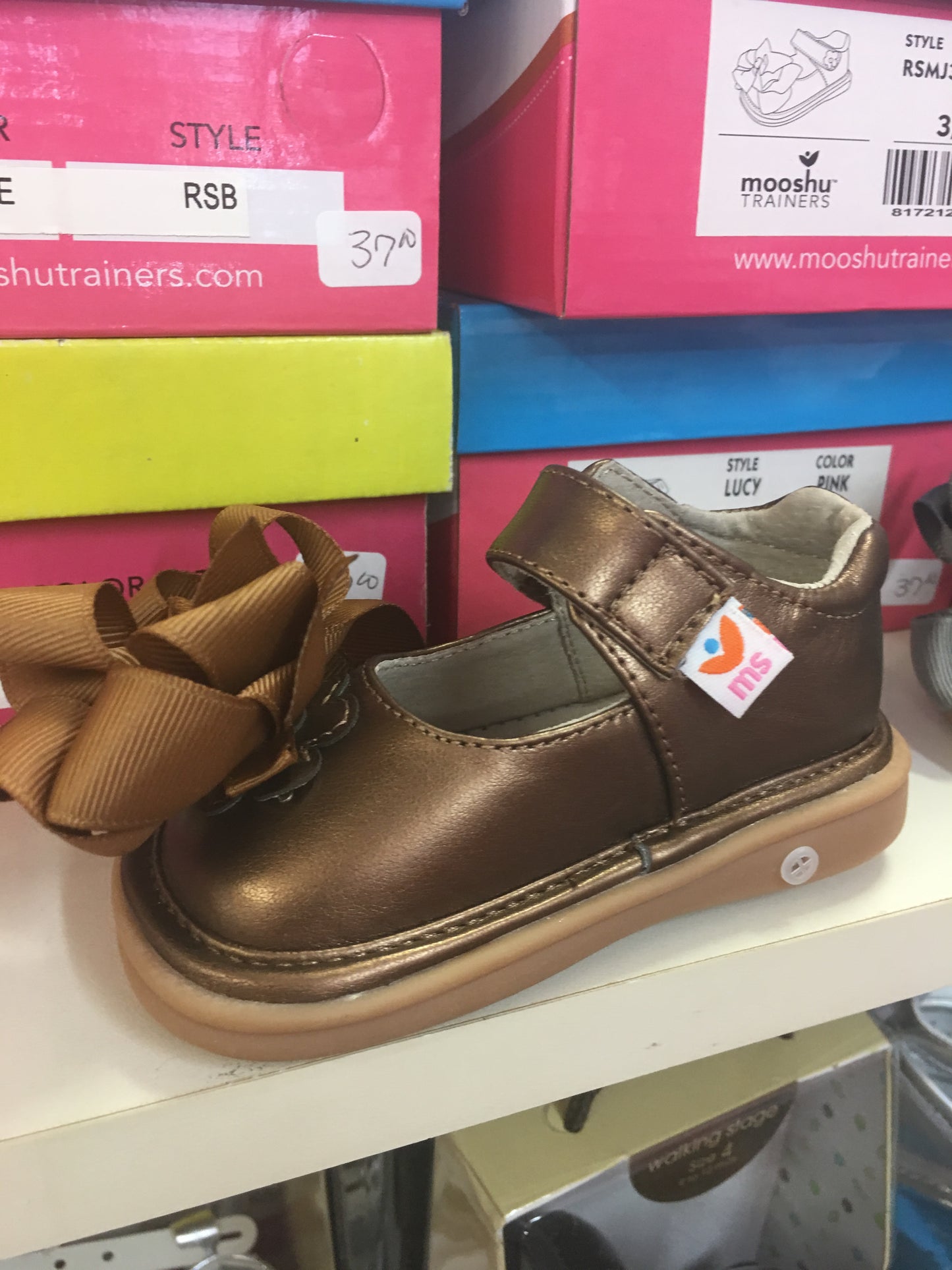 Mooshu Trainers Squeakers Bronze Bow