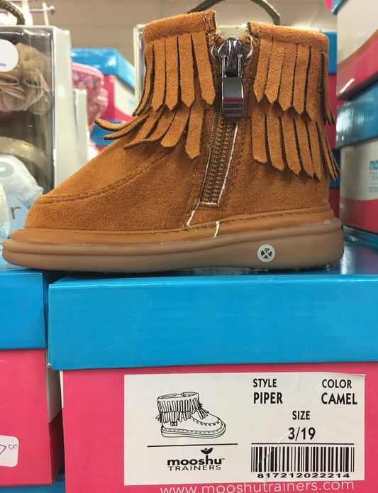 Mooshu Squeaker Piper Boots Camel