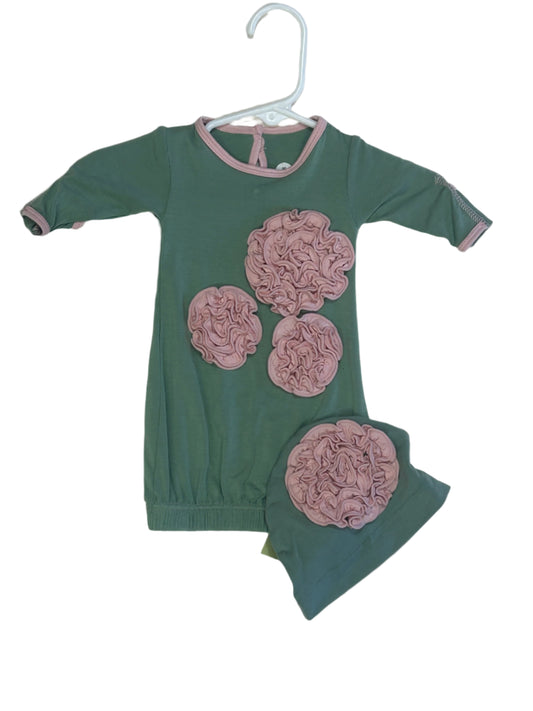 Kickee Pants Dahlia Flower Layette Gown & Knot Hat Set Lily pad w/ Baby Rose